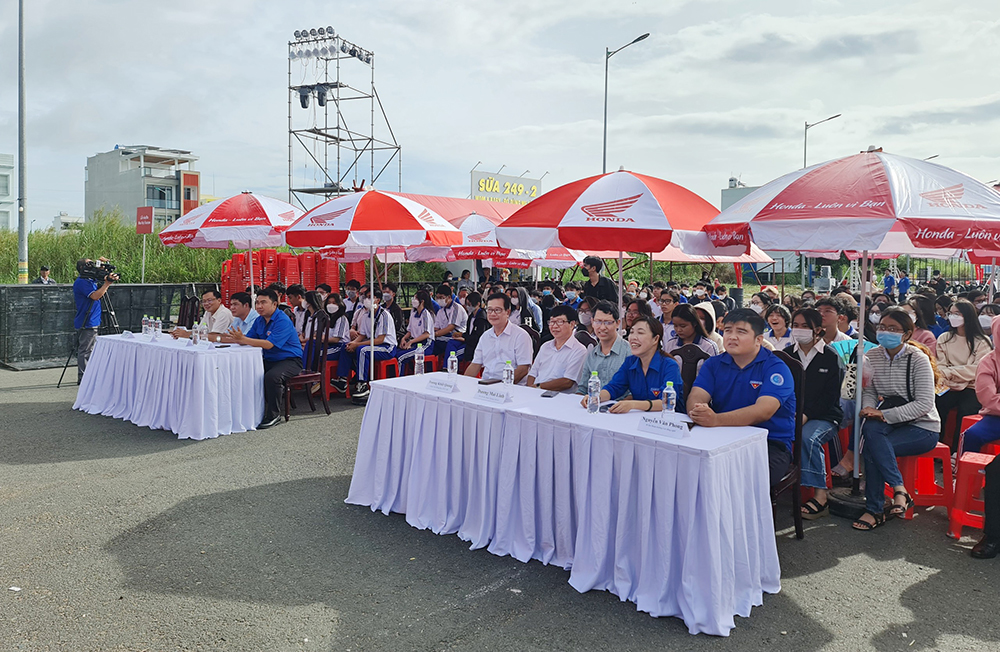  Hàng ngàn bạn trẻ An Giang tham gia sự kiện an toàn giao thông