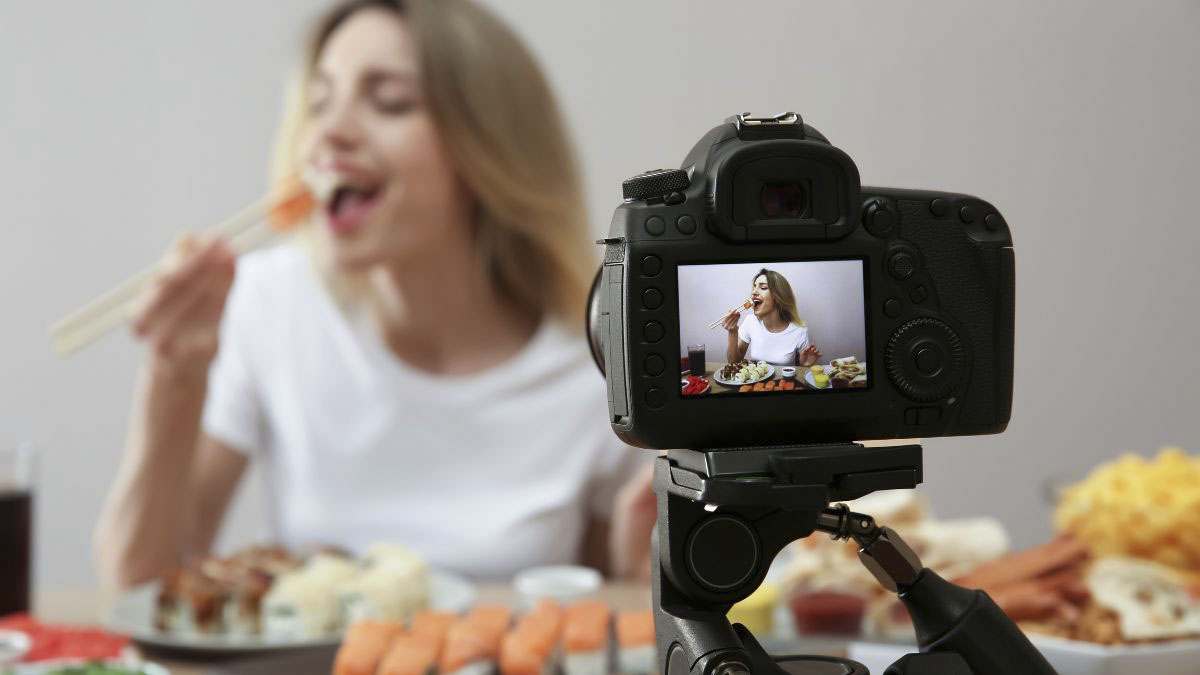  Văn hóa mukbang niềm vui mới của thế hệ độc thân