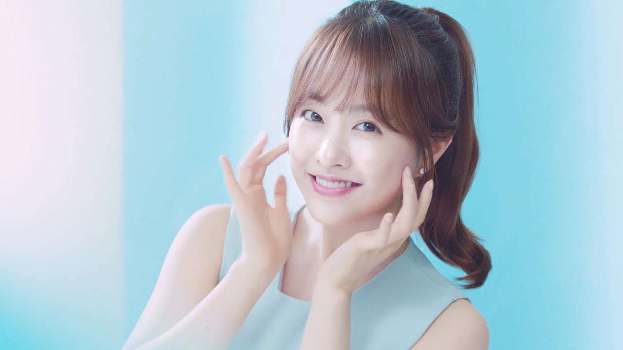  Bí quyết làm đẹp từ thói quen ăn táo mỗi ngày của Park Bo Young