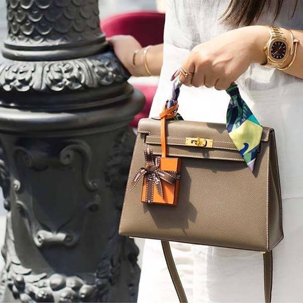 Những sản phẩm như túi Hermès không chỉ là vật dụng, mà còn là cách khẳng định vị thế trong xã hội.