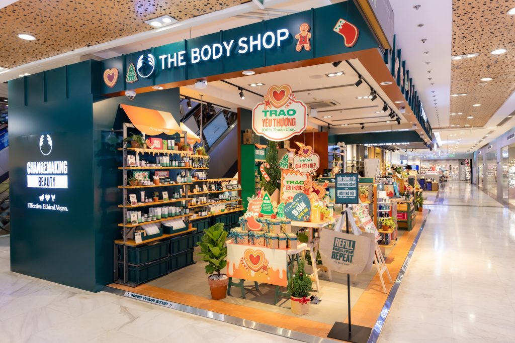 Cửa hàng Flagship The Body Shop Vincom Đồng Khởi trang trí ngày cuối năm.