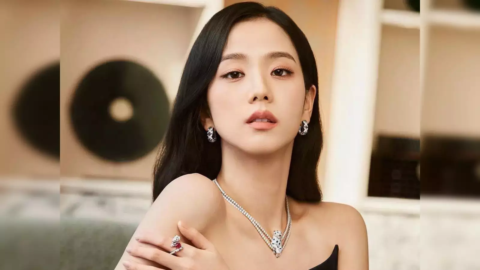  Jisoo BLACKPINK trở thành nữ hoàng sắc đẹp toàn cầu 2024