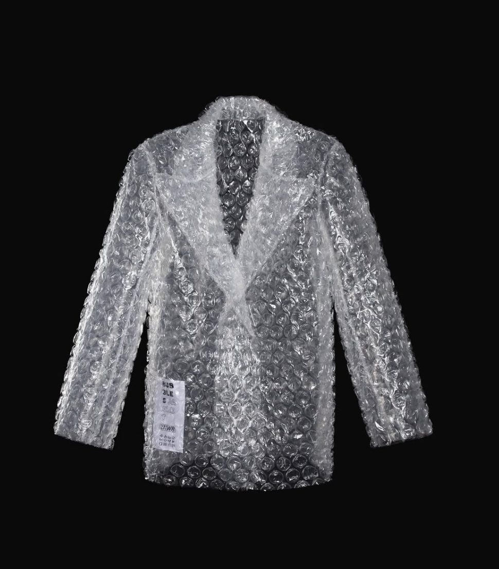  ZNWR giới thiệu blazer từ nilon với mức giá không tưởng