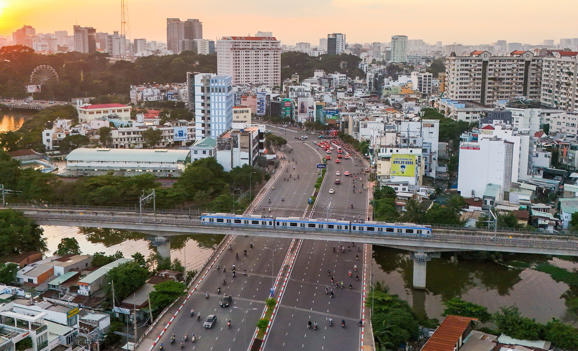  Metro số 1 Bến Thành Suối Tiên thu hút hàng trăm nghìn lượt khách mỗi ngày