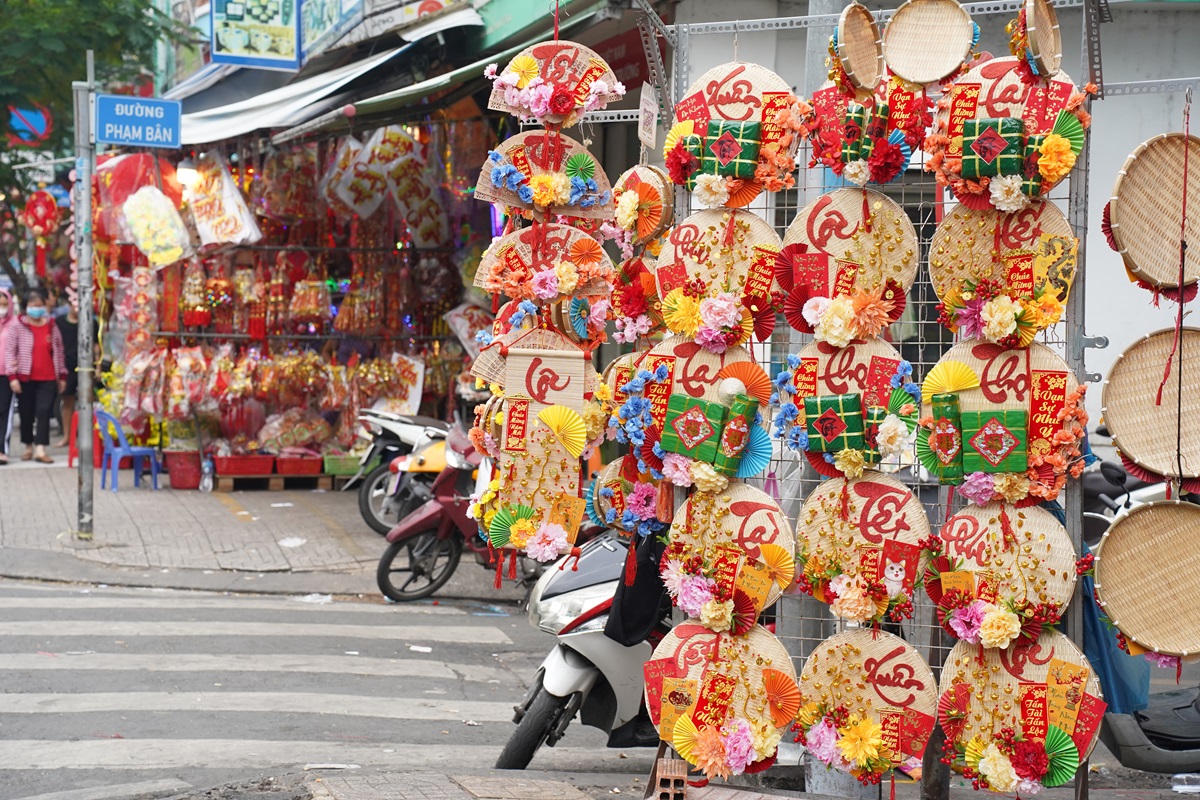 Trở thành địa điểm không thể bỏ qua khi muốn tìm về hương vị Tết cổ truyền.