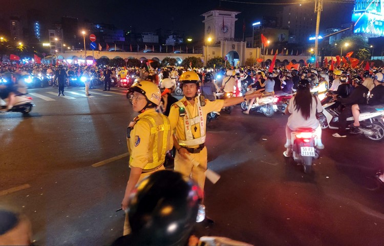  Công an TP Hồ Chí Minh đảm bảo an ninh trong dòng người ‘đi bão’