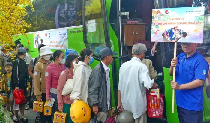 Chăm lo tết toàn diện cho người lao động.