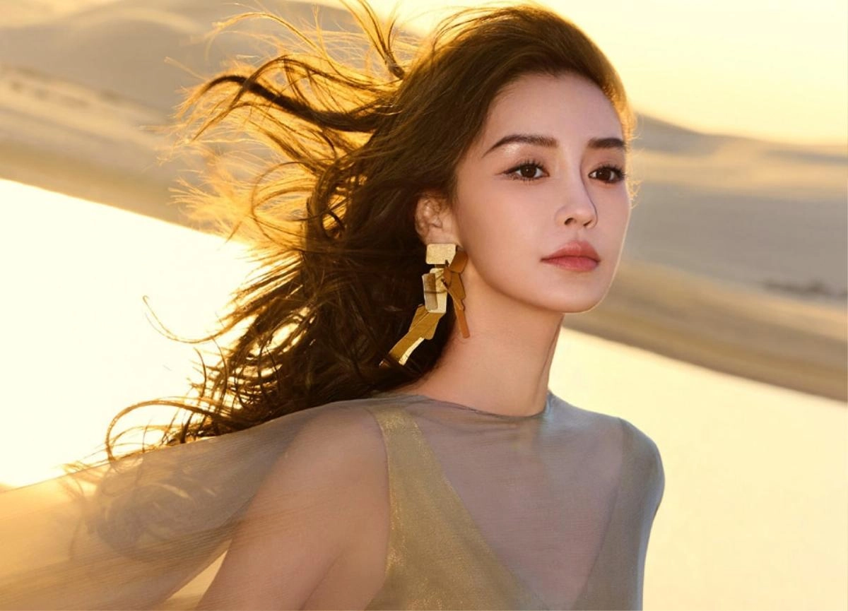 Việc tái xuất lần này cho thấy Angelababy đang tìm cách trở lại làng giải trí Hoa ngữ một cách thận trọng. 