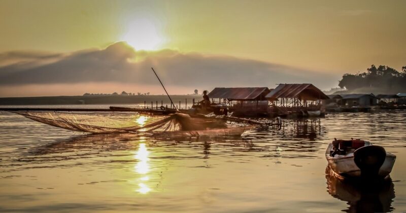  Làng chài mùa gió chướng