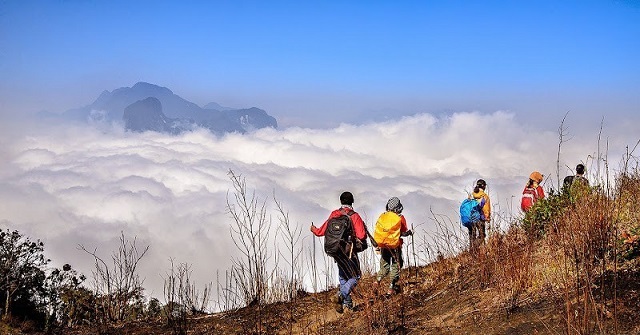 Mỗi du khách đều cảm nhận được niềm tự hào khi đứng giữa không gian bao la của đất trời.