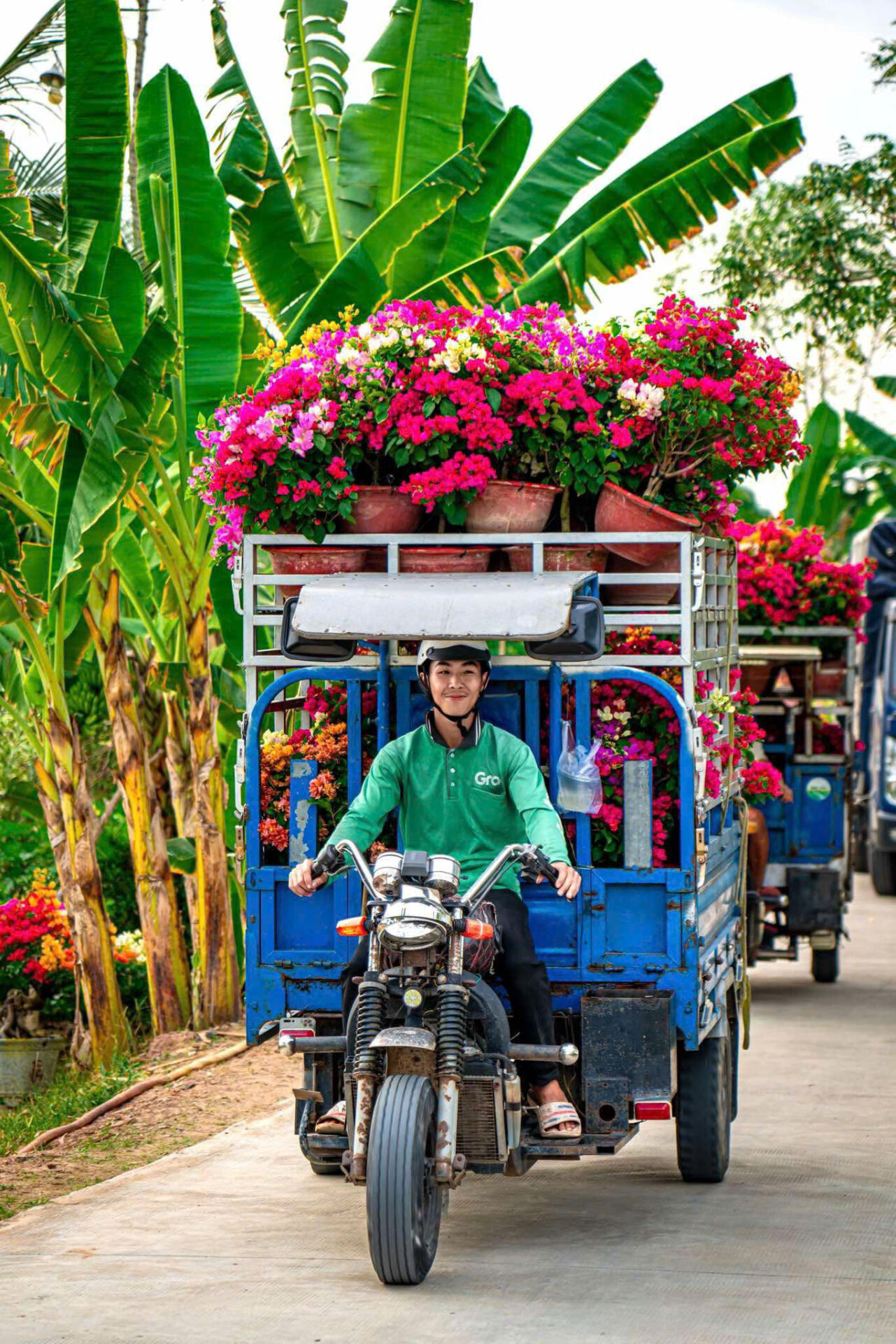 Hành trình chở Tết từ miền Tây về thành phố.