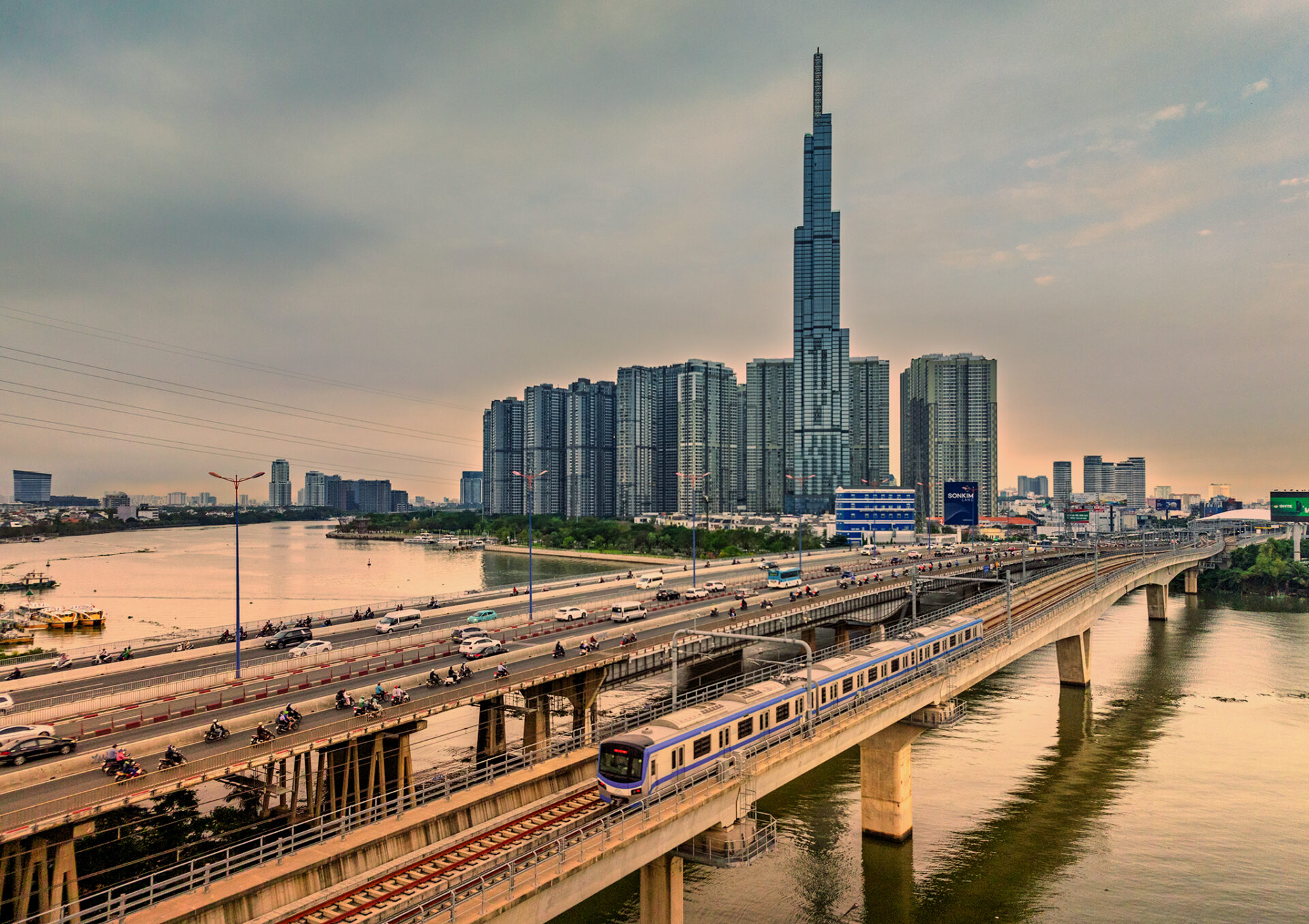  Chênh Vênh Rooftop ngắm Metro độc đáo tại TP. HCM