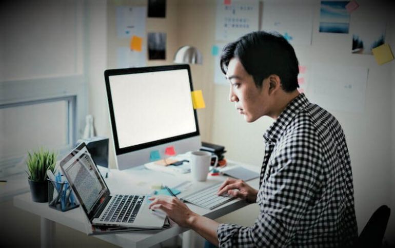 Hành trình “tay trắng” của freelancer dịp Tết.