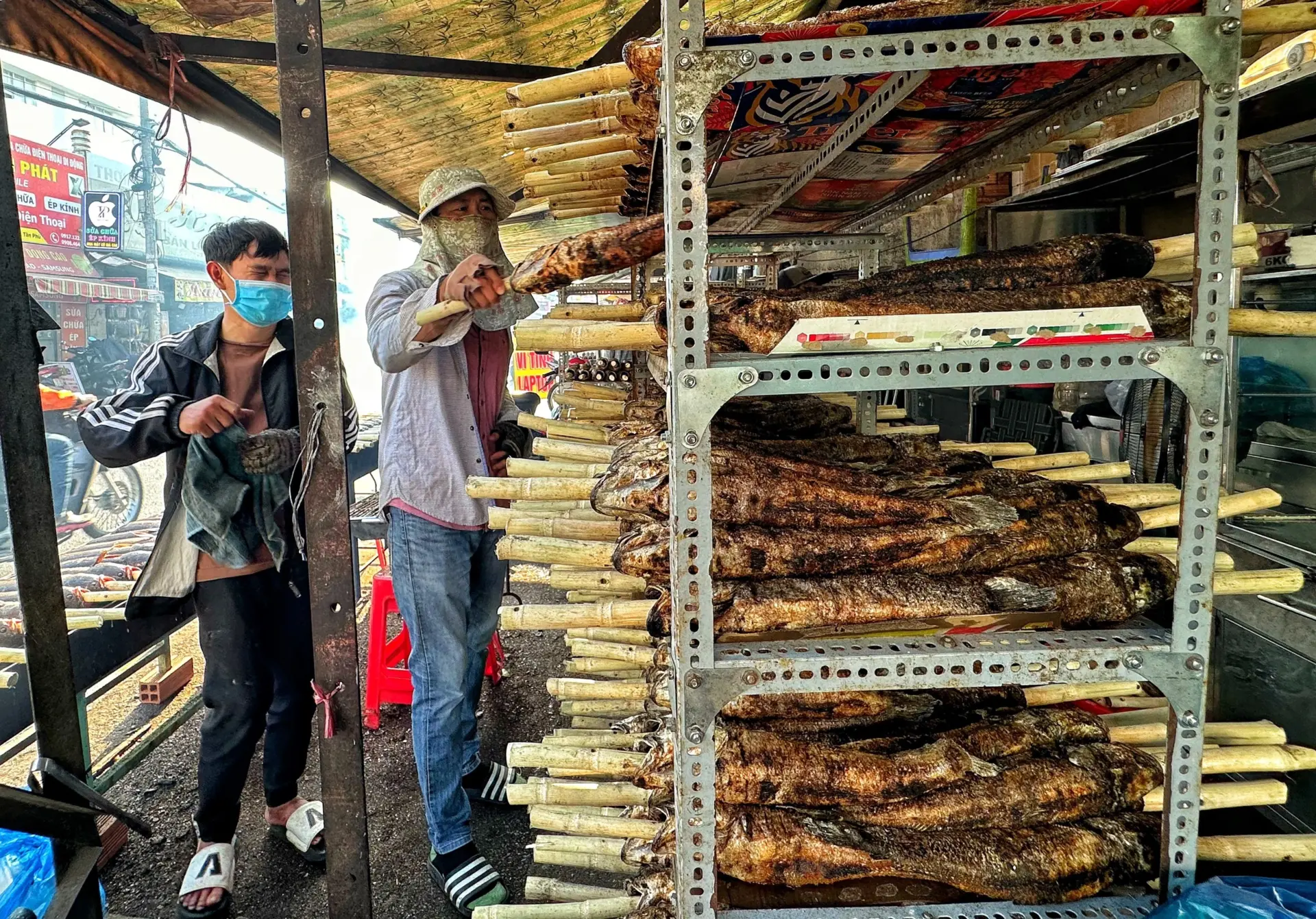 Tục lệ cúng cá lóc nướng không chỉ phổ biến tại miền Nam mà còn lan rộng ra nhiều tỉnh thành khác.