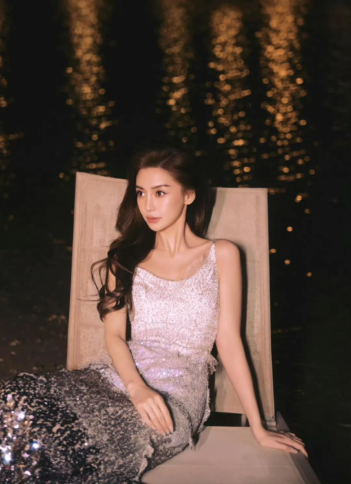  Angelababy “khuấy đảo” mạng xã hội với vẻ đẹp gợi cảm trong bộ váy ánh kim