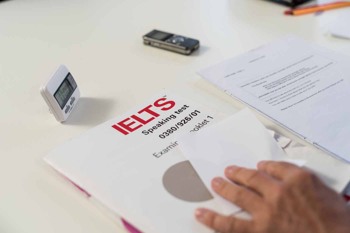  Đề thi “bao đỏ” khiến thí sinh IELTS hoang mang