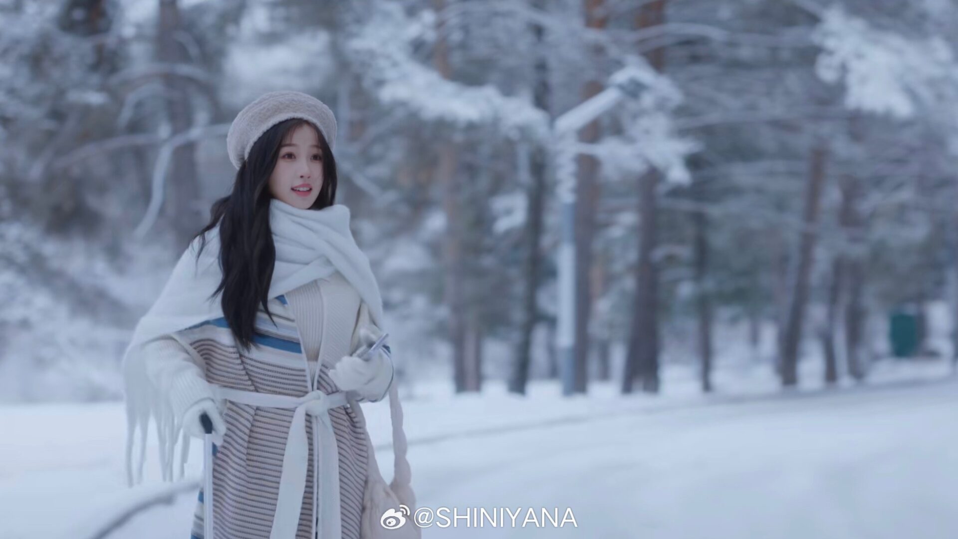 Ngu Thư Hân không chỉ giúp nhân vật Vệ Chi nổi bật mà còn tạo ra những trend thời trang mới mẻ trong giới trẻ.