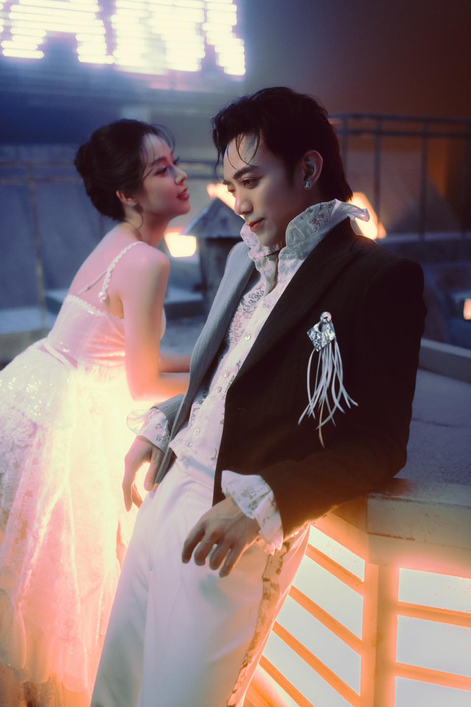 Khi tình cảm bị biến thành hashtag.