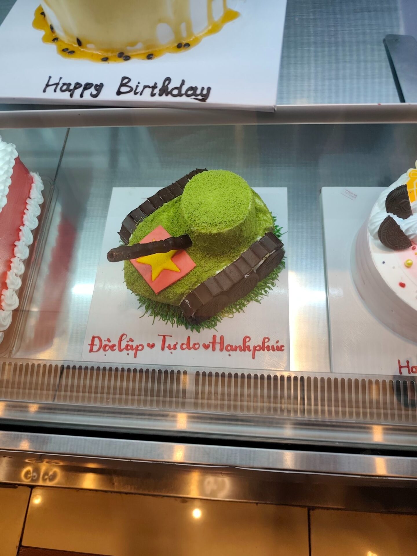 qua những khoảnh khắc đời thường, qua những món ăn, sản phẩm quen thuộc nhưng lại mang đậm ý nghĩa.