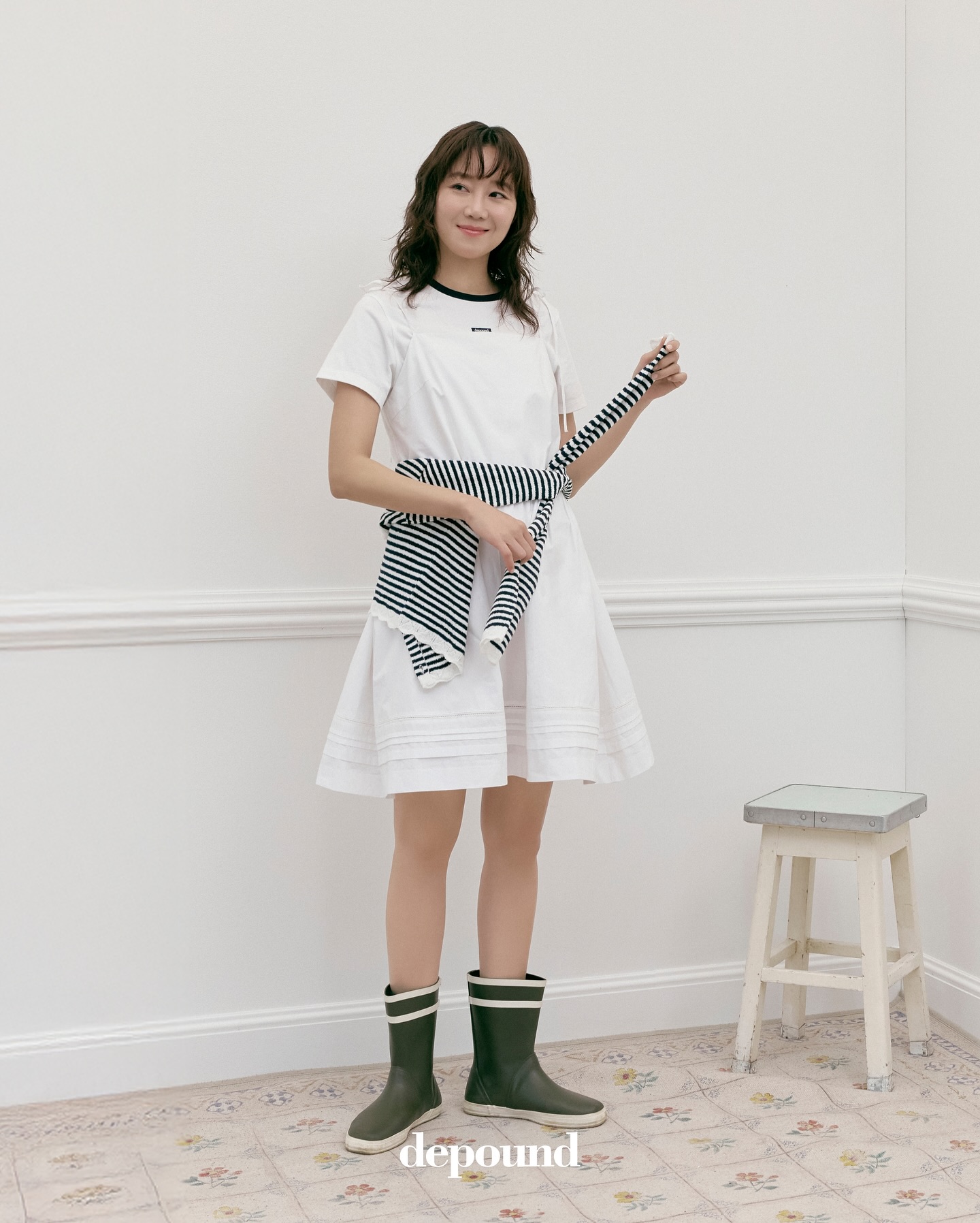 Gong Hyo Jin vẫn hoàn toàn phù hợp, thậm chí còn làm bật lên nét chín chắn quyến rũ đặc biệt.