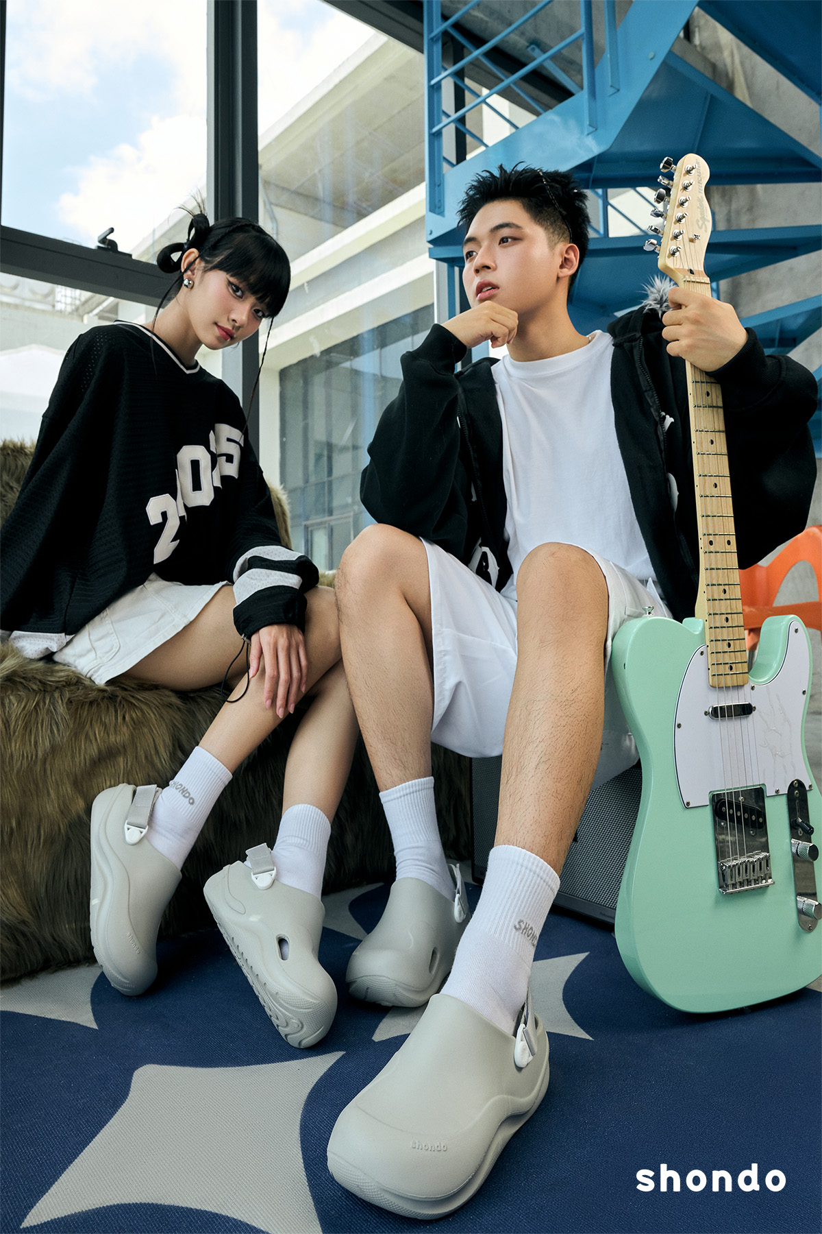 Phiên bản “clog” đầy tự tin từ thương hiệu Việt.