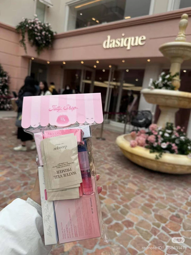 Pop-up "Jelly Shop" và màn nhét túi nghẹt thở 5 phút.