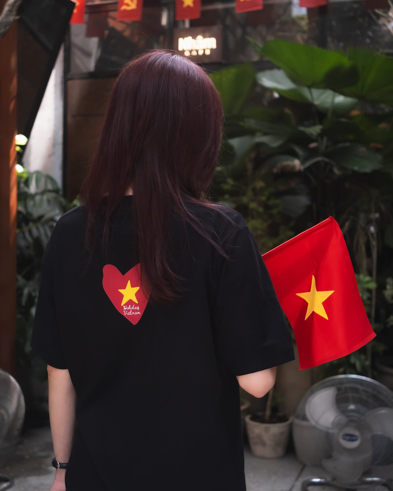 Từ shop online đến offline đâu đâu cũng “cháy hàng”.