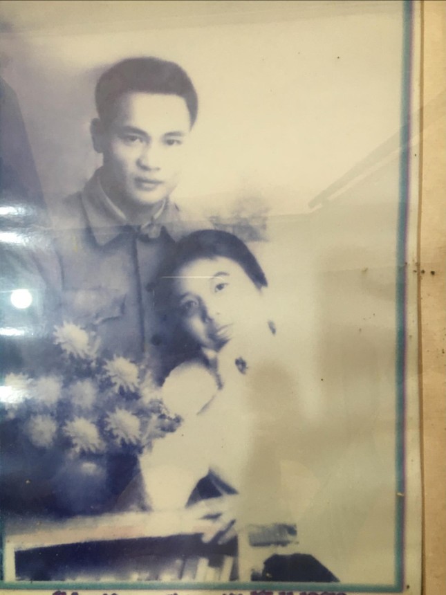 Tình yêu thủy chung của ông bà ngoại không chỉ được thể hiện qua những lời nói mà còn qua những hành động thầm lặng mà sâu sắc.