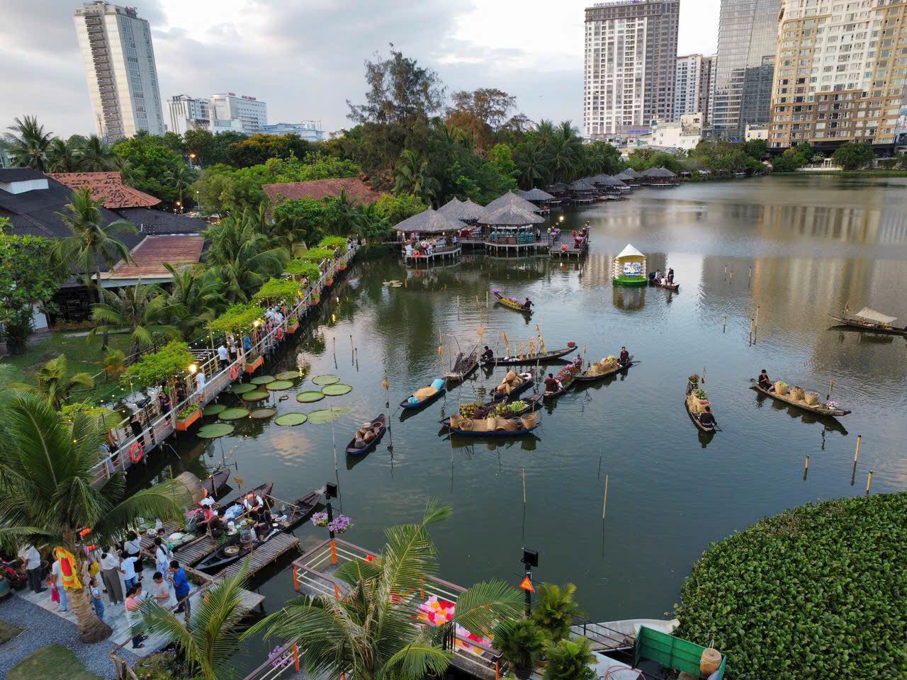 Địa điểm dễ tiếp cận, khung cảnh hữu tình.