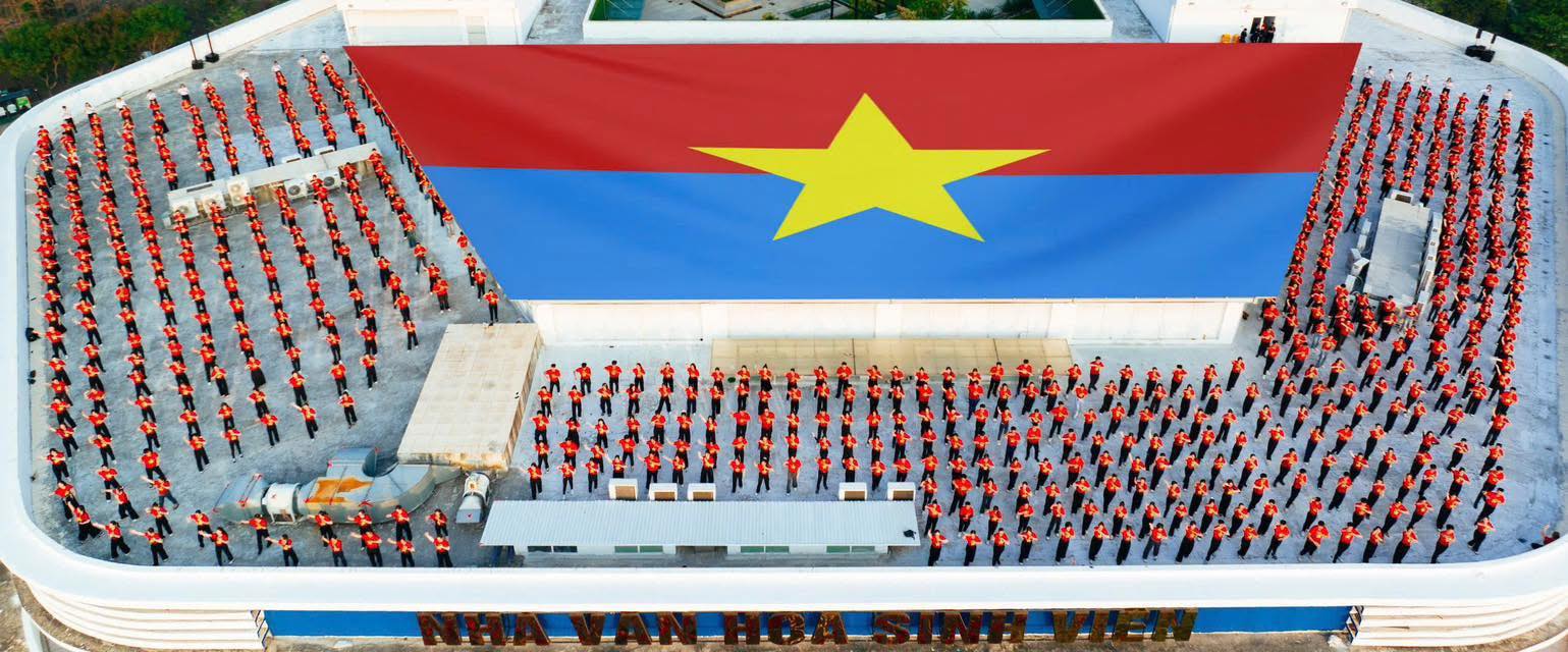 Chính sự giản dị ấy lại tạo nên một cơn sóng cảm xúc lan truyền mạnh mẽ trong cộng đồng mạng. 