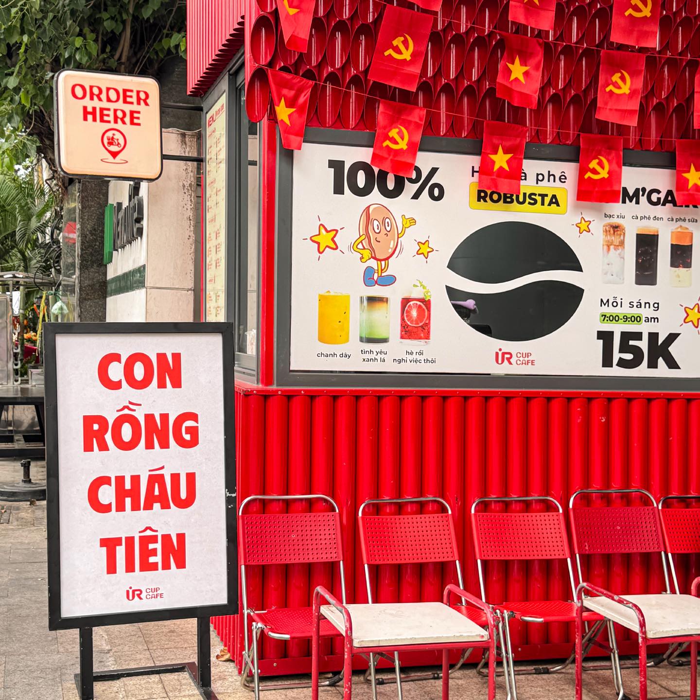 Từ chiếc ly đến không gian từng chi tiết đều mang tinh thần lễ