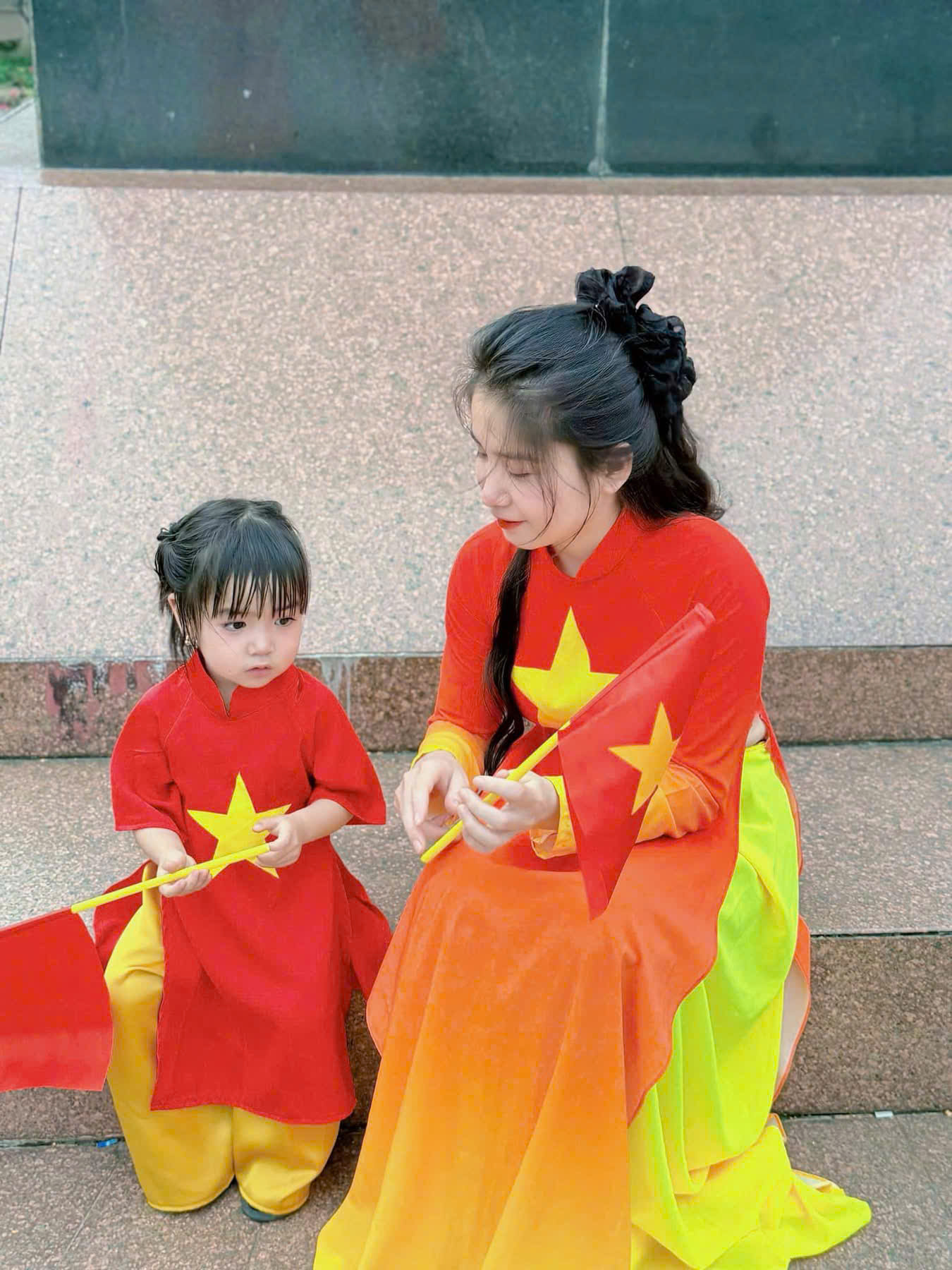 không chỉ là trang phục, mà còn là biểu tượng của niềm tự hào dân tộc,