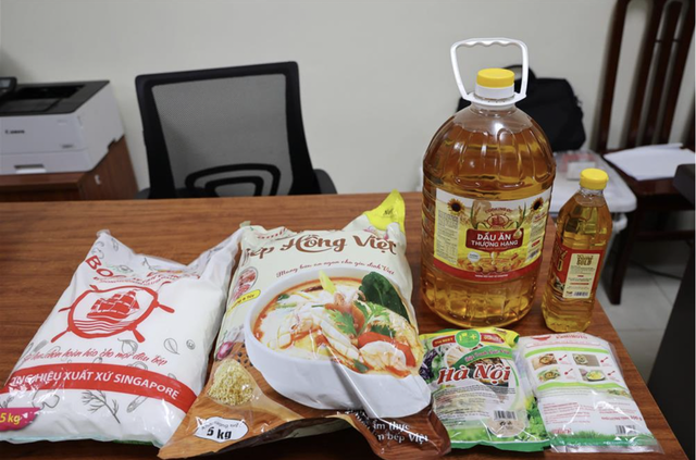 nguyên liệu từ nhiều nguồn không rõ ràng, sau đó san chia, phối trộn và đóng gói lại dưới các thương hiệu quen thuộc, 