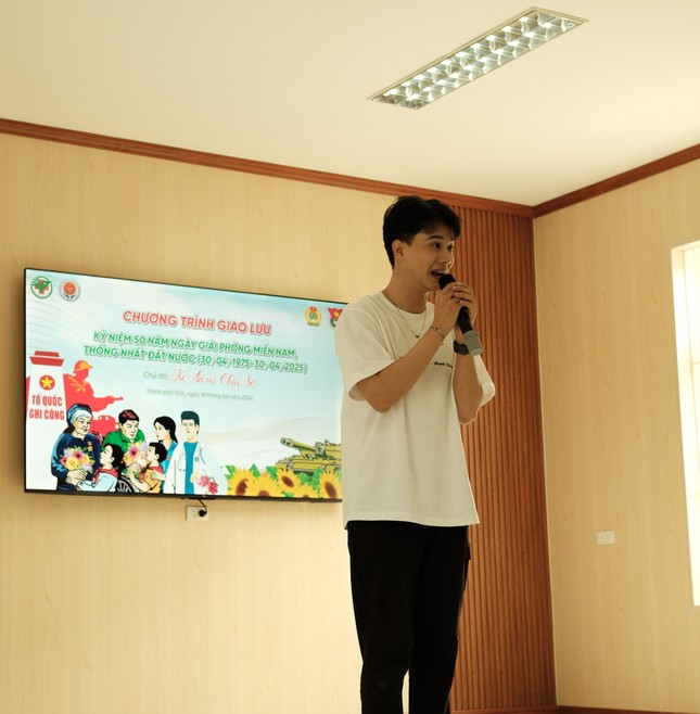 TikToker lấn sân ca hát bằng cảm xúc chân thành.