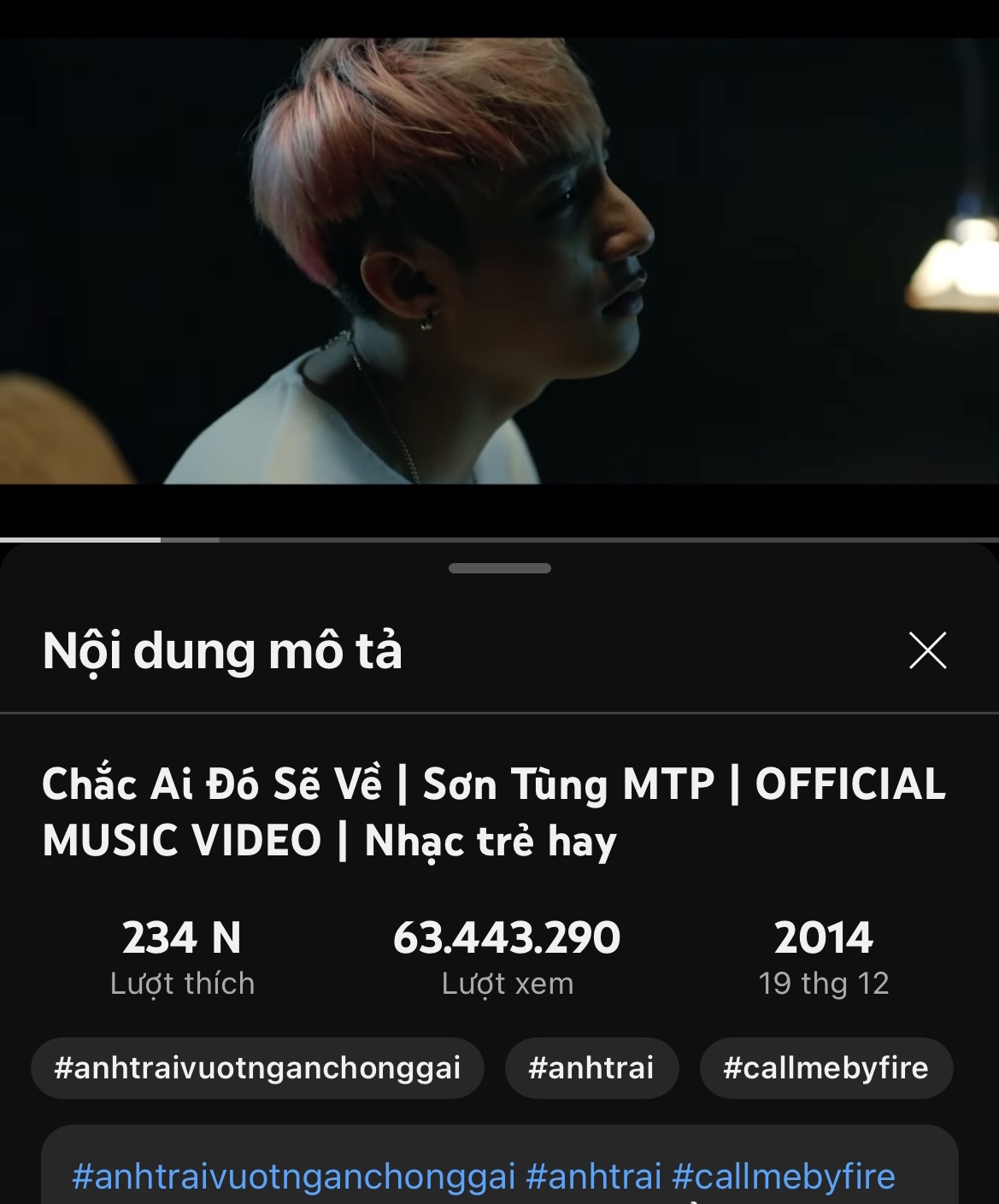 Hashtag lạ xuất hiện trên các MV âm nhạc nổi tiếng.