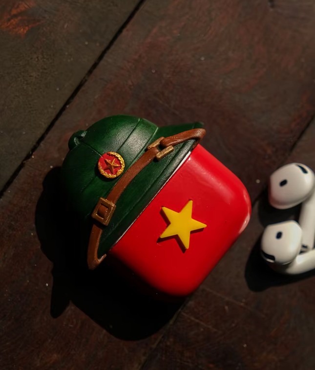  nhanh chóng bắt nhịp với xu hướng này, cho ra mắt những phiên bản áo thun đặc biệt, mang thông điệp về cội nguồn dân tộc.