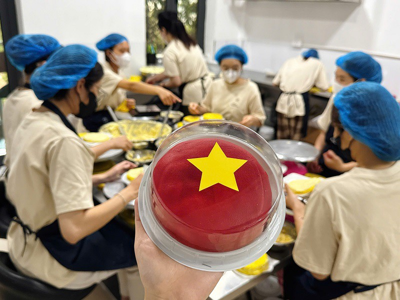 món bánh crepe sầu riêng cũng đang được yêu thích trong mùa lễ hội này.