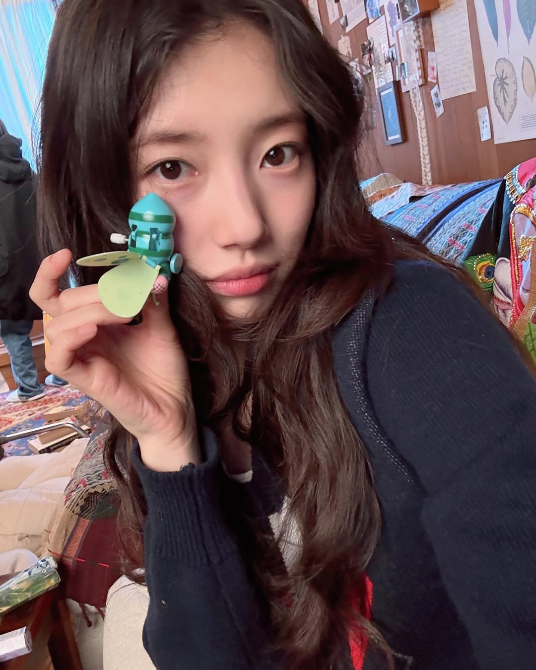 Trang điểm không mascara không chỉ là một lựa chọn thẩm mỹ mà còn là sự giải phóng.