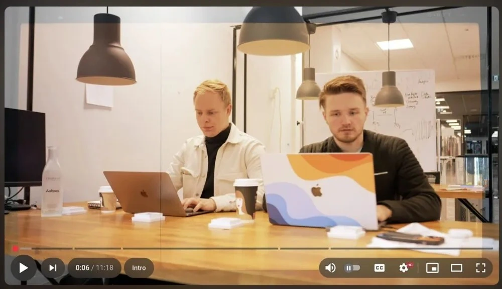 Điểm gây tranh cãi lớn nhất là thanh trượt âm lượng.