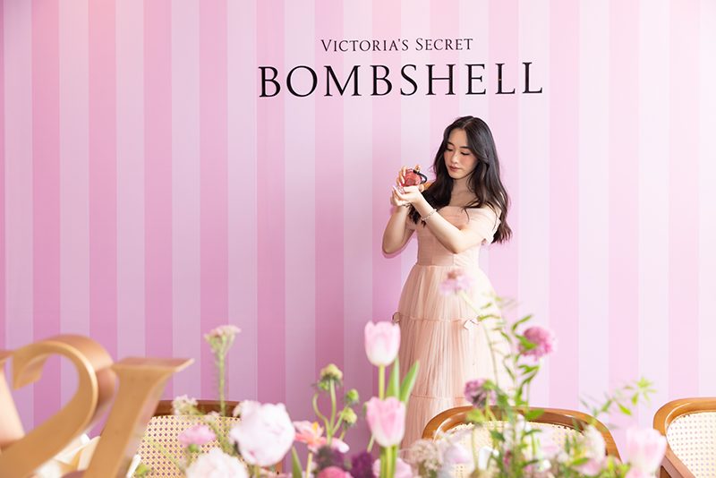 , Bombshell vẫn giữ được vị thế là dòng nước hoa bán chạy nhất nước Mỹ nhờ sự cộng hưởng giữa chất lượng mùi hương, thông điệp trao quyền và thiết kế đậm chất biểu tượng.