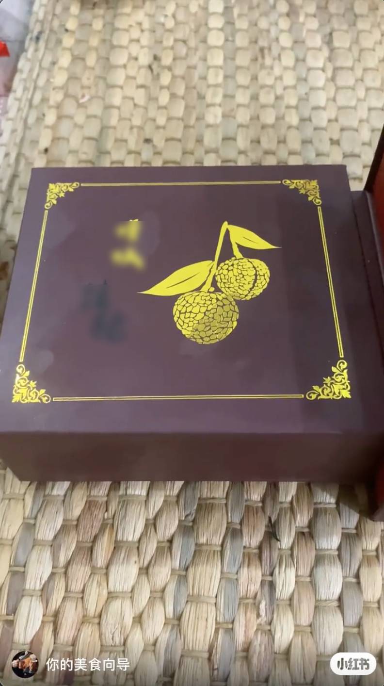 với tổng cộng 18 quả, được bán với giá hơn 1 triệu đồng.