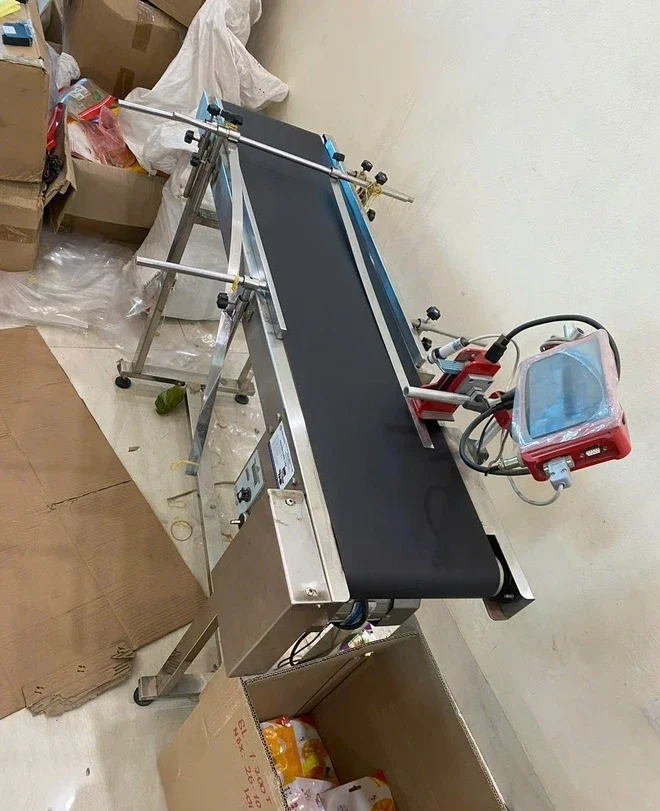 Chỉ với nguyên liệu rẻ tiền và bao bì “nhái” sang chảnh, một cơ sở ở Hà Nội đã sản xuất hàng tấn kẹo giả mang mác Nhật – Hàn.