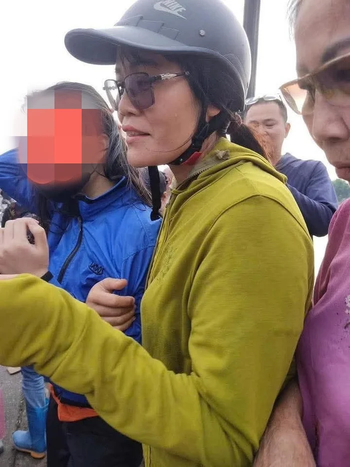 Cô giáo thể dục bơi hơn 25 mét để tiếp cận nạn nhân.