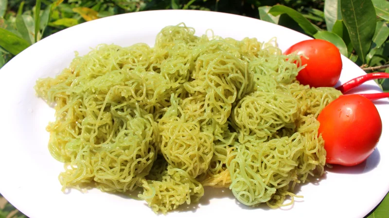 Điều làm nên sự độc đáo của món gỏi này là sự đơn giản trong cách chế biến nhưng lại đòi hỏi sự tinh tế cao. 