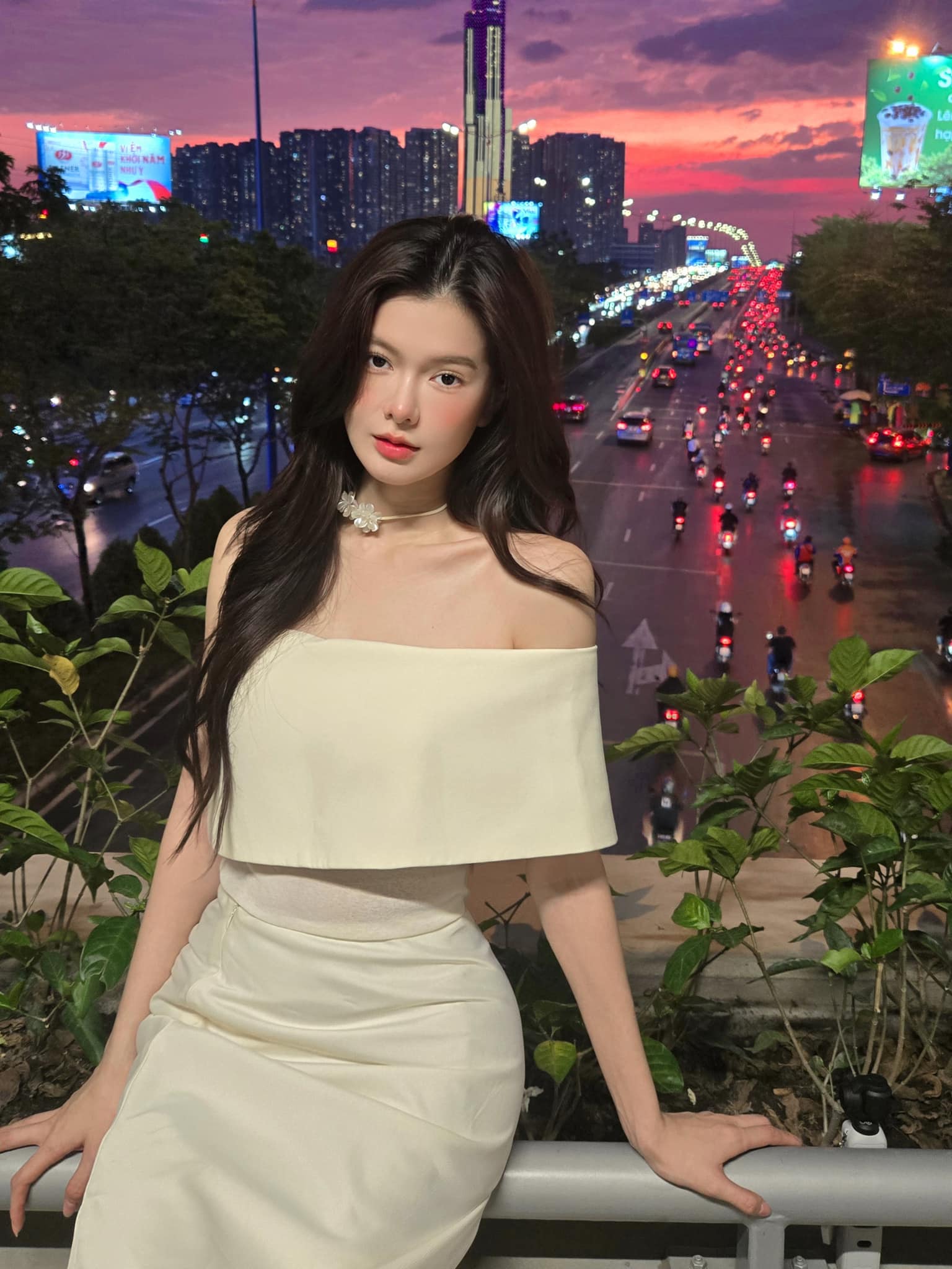 Yên Đan sở hữu kỹ năng trình diễn sân khấu chuyên nghiệp, giúp cô dễ dàng tỏa sáng trong vai trò mới.