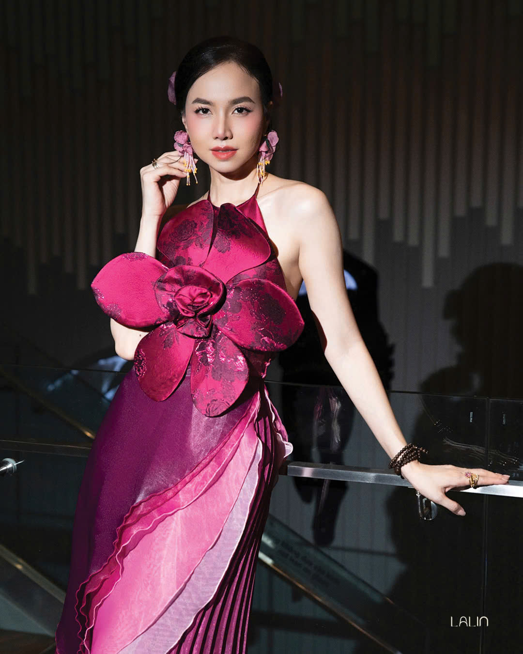 Đinh Ngọc Diệp vẫn giữ phong độ nhan sắc với nét đẹp đằm thắm, cổ điển. 