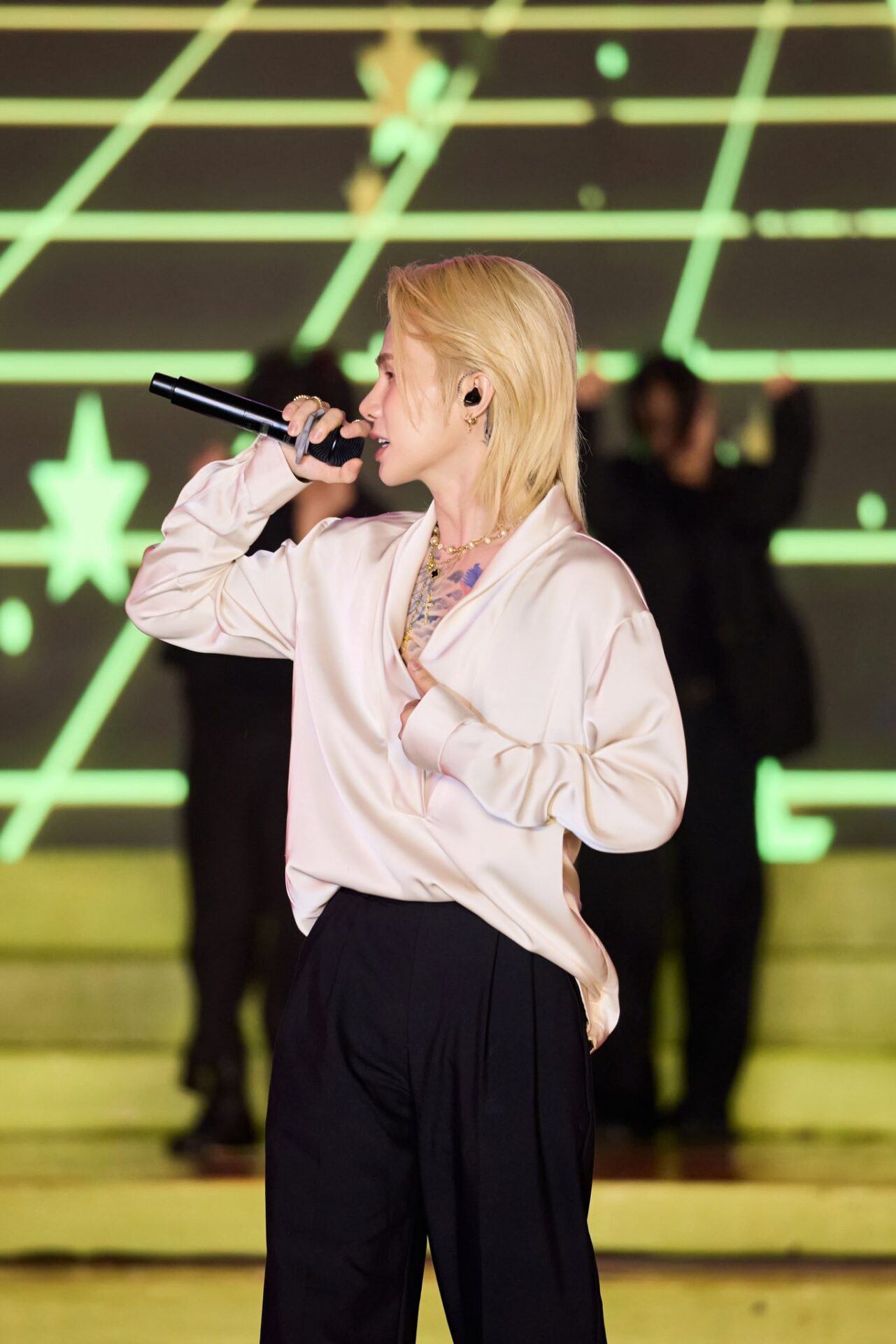 Jack – tên thật là Trịnh Trần Phương Tuấn – lại một lần nữa "chiếm sóng" mạng xã hội. 