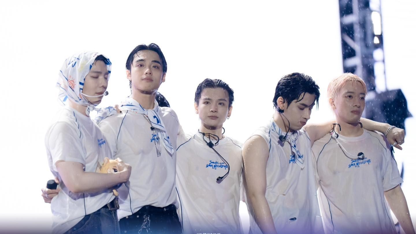 Cuộc tranh luận về giới hạn của tình yêu thần tượng bỗng chốc nóng hơn bao giờ hết.