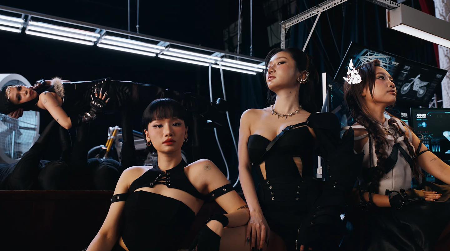 Không ít người xem cho rằng The Stars thiên về trình diễn kỹ thuật quay dựng hơn là tôn vinh nhân vật.