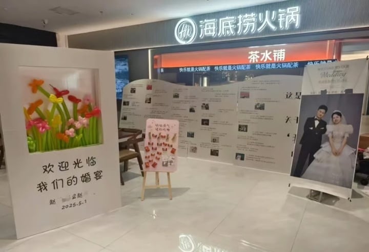 quyết định tổ chức lễ cưới ngay tại quán lẩu mà cả hai đều yêu thích.